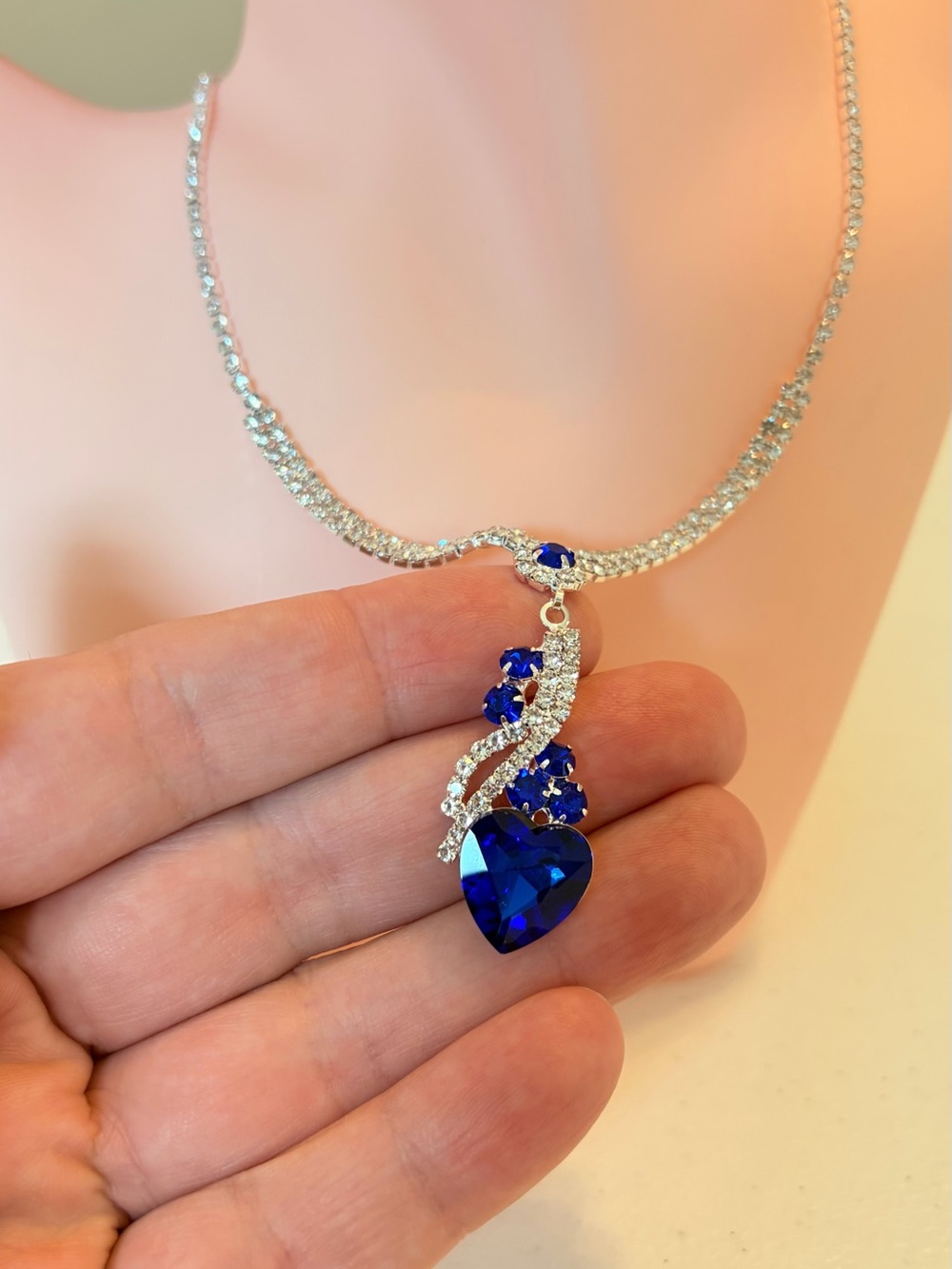 Elegant Blue Heart Pendant Necklace. - Picture 4 of 6